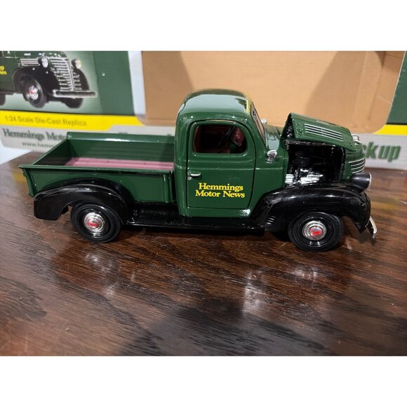 Hemmings 1941 Plymouth Pickup 1:24 Scale Die-Cast Model Green & Black Hood Opens - Picture 3 of 8